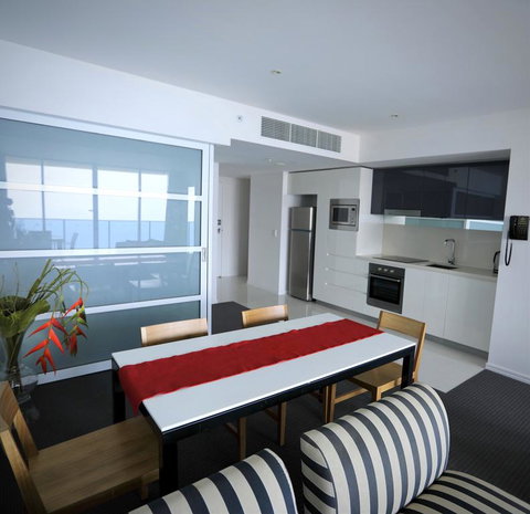 H Luxury Apartment At Surfers Paradise - Broome Tourism 2