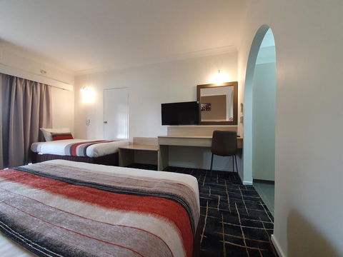 Hamilton's Queanbeyan Motel - Broome Tourism 1