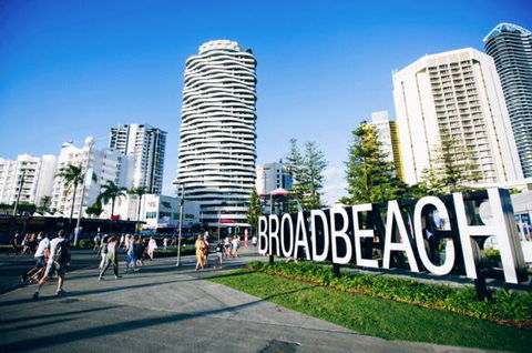 Hamptons #1 Broadbeach Apartment - 1 Bedroom - New Luxurious - Broome Tourism 2