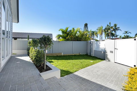 Hamptons #1 Broadbeach Apartment - 1 Bedroom - New Luxurious - Broome Tourism 1