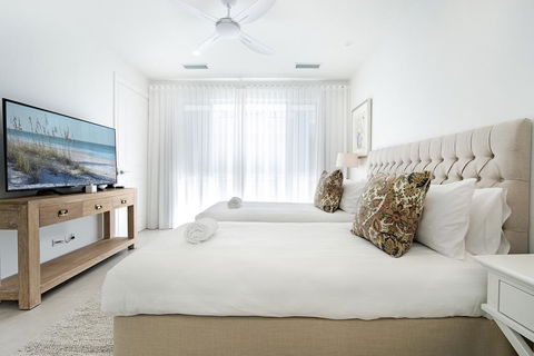 Hamptons Style 2 Bedroom Executive Luxury Apartment - Broome Tourism 0