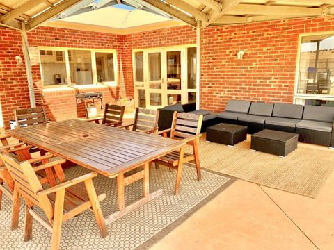Harry Scotts Farmhouse At Vineyard - Broome Tourism 1