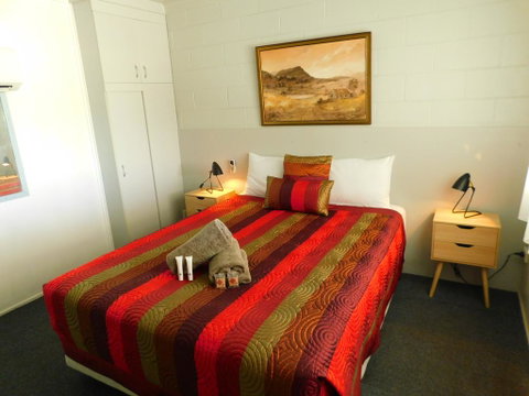 Hatton Vale Motel - Broome Tourism 0