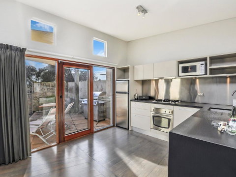 HEARN'S BEACHSIDE VILLA 3 - Broome Tourism 2