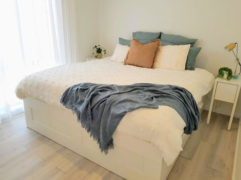 HelloSailor HolidayRental FirePit NBN AppleTV KingBed - Broome Tourism 1