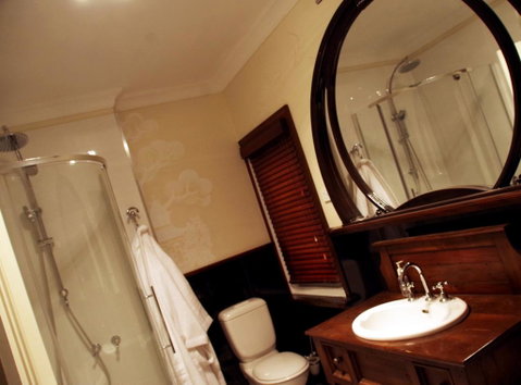 Henrietta's Country House - Broome Tourism 1