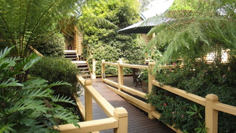 Heritage Trail Lodge - Broome Tourism 0