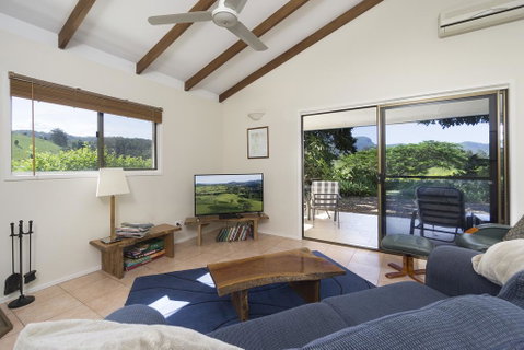 Hillcrest Mountain View Retreat - Broome Tourism 3