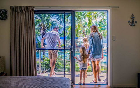 Hinchinbrook Resorts - Broome Tourism 2