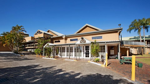 Hinterland Hotel Nerang - Broome Tourism 1
