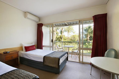 Hinterland Hotel Nerang - Broome Tourism 2