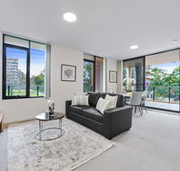 HomeHotel walking distance to Train and Westfield. - Broome Tourism