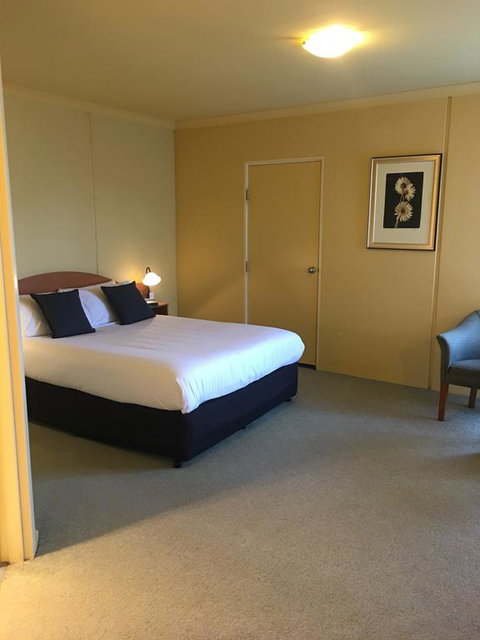 Hopkins House Motel & Apartments - Broome Tourism 3