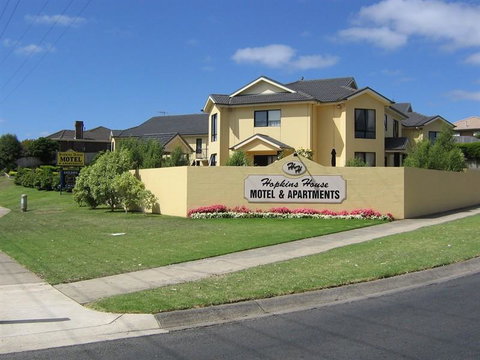 Hopkins House Motel & Apartments - Broome Tourism 0