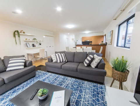 ISOLATION READY!! Super Size Me!! Top Location. Isolation Ready. Sanitised. Free CAT Bus, Pool, Gym And Everything At Your Finge - Broome Tourism 1