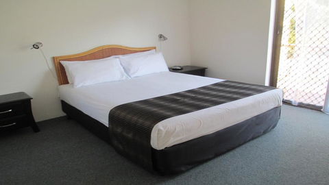 Jadon Place Holiday Apartments - Broome Tourism 0
