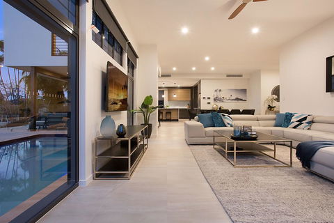 Jewel Of Broadbeach - Broome Tourism 2