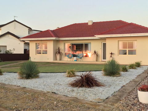 Jewel Of The South Beachside Holiday Rental - Broome Tourism 0