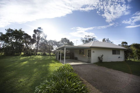 Karinya Cottage - Pet Friendly Country Retreat - Broome Tourism 1