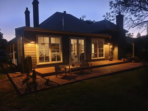 Kings Cottage Uralla - Broome Tourism 1