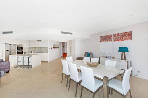KINGSCLIFF OCEAN FRONT TERRACE 4 - Broome Tourism 3