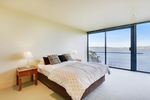 Kylakin - Derwent River, Waterfront Views, Tennis Court, Foxtel - Broome Tourism 3