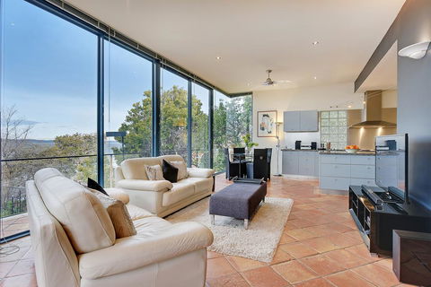 Kylakin - Derwent River, Waterfront Views, Tennis Court, Foxtel - Broome Tourism 1