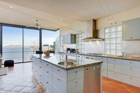 Kylakin - Derwent River, Waterfront Views, Tennis Court, Foxtel - Broome Tourism 2