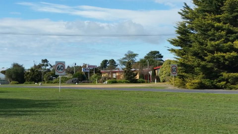 Lake Bolac Motel - Broome Tourism 0