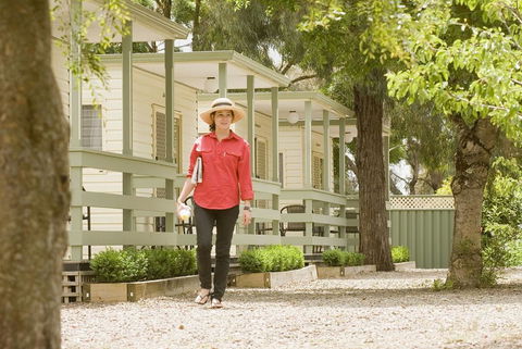 Lake Hamilton Motor Village And Caravan Park - Broome Tourism 0