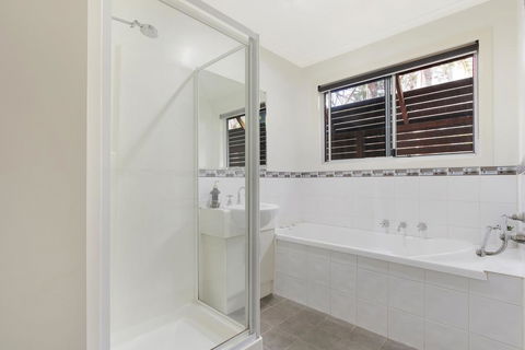 Lake House - Broome Tourism 3