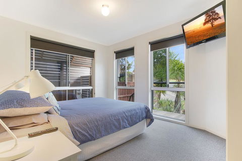 Lake House - Broome Tourism 1