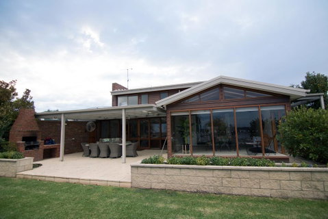 Lake House 61 Mulwala - Broome Tourism 3