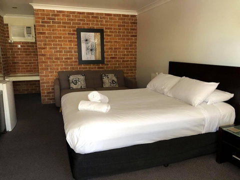 Lake Macquarie Motor Inn - Broome Tourism 0