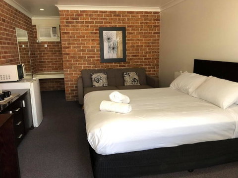 Lake Macquarie Motor Inn - Broome Tourism 1