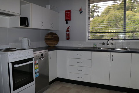 Lakes Edge Cottage - Broome Tourism 2