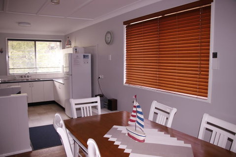 Lakes Edge Cottage - Broome Tourism 3