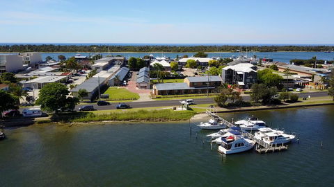 Lakeside Motel Waterfront - Broome Tourism 3