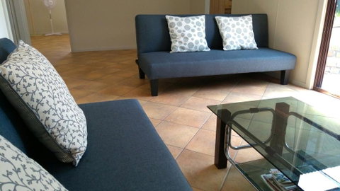 Large 6-Bedroom House With Wifi & Netflix Close To Singleton CBD Hunter Valley - Broome Tourism 2