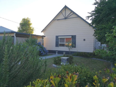 Large 6-Bedroom House With Wifi & Netflix Close To Singleton CBD Hunter Valley - Broome Tourism 0