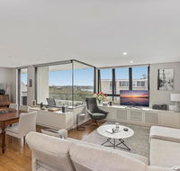 Light filled apartment with sweeping harbour views - Broome Tourism