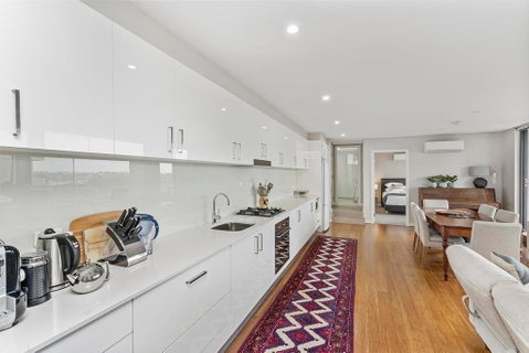 Light Filled Apartment With Sweeping Harbour Views - Broome Tourism 2
