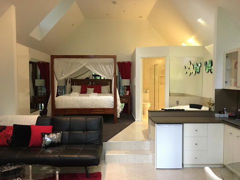 Linger A While Chalet - Broome Tourism 0
