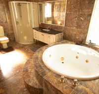 Luxuary self-contained living with Spa. - Broome Tourism