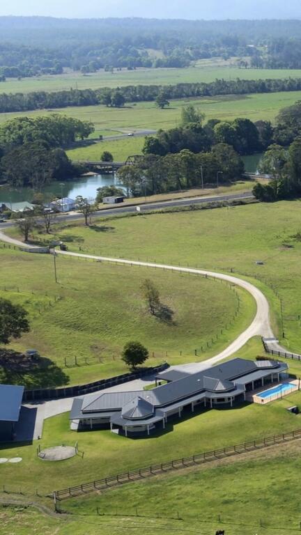 Luxury 4 Bedroom Apartment - Broome Tourism 1