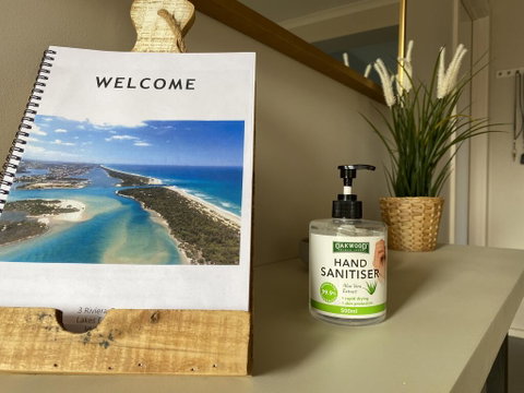 Luxury 4BR Home With KING Bed Lakes Entrance - Broome Tourism 1
