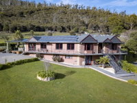 Luxury 6 Bedroom Home with Pool and Spa