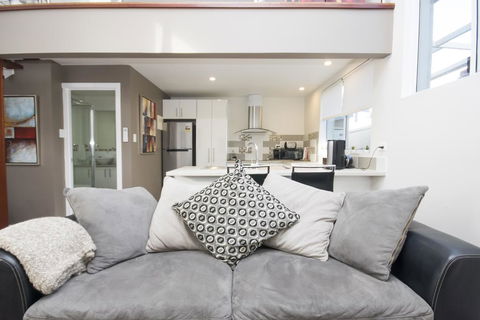 Luxury Executive Apartment - Broome Tourism 2