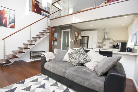 Luxury Executive Apartment - Broome Tourism 1