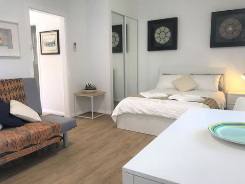 M207 Within The Free Transit Zone. Central Studio - Broome Tourism 0